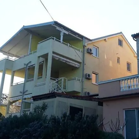 Away From - Pasman Apartman Tkon