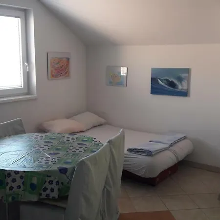 Apartment Away From - Pasman Tkon
