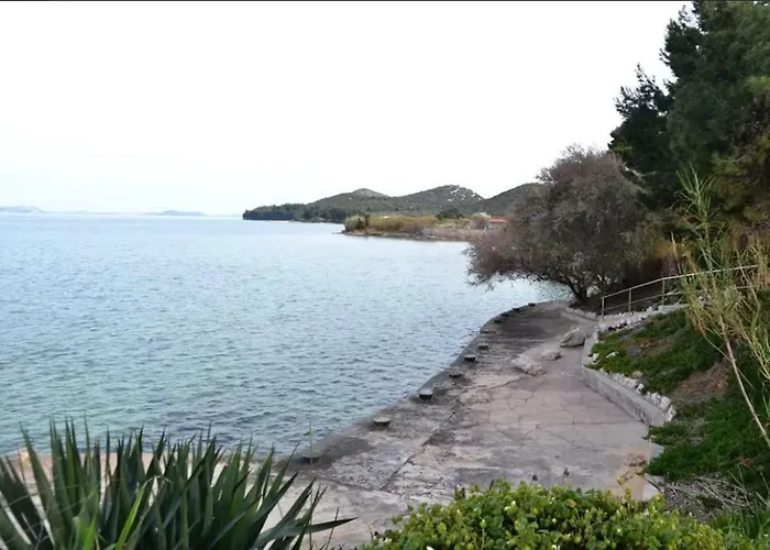 Apartman Away From - Pasman