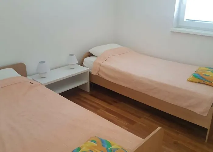 Apartment Away From - Pasman Tkon